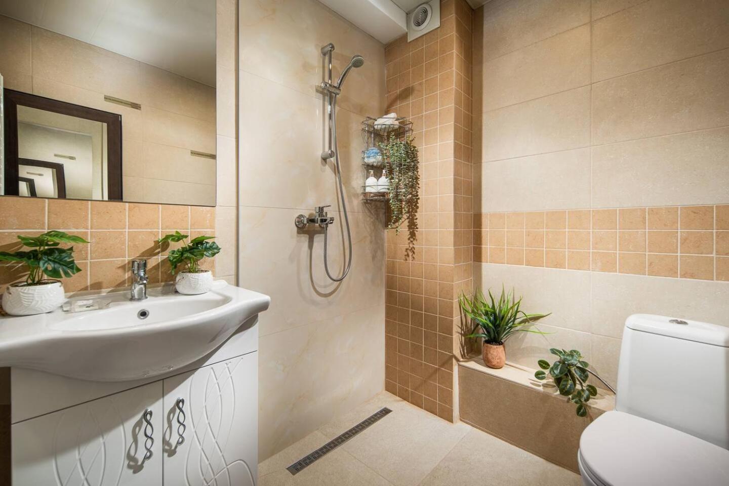 Апартаменты New, Modern And Convenient София Экстерьер фото